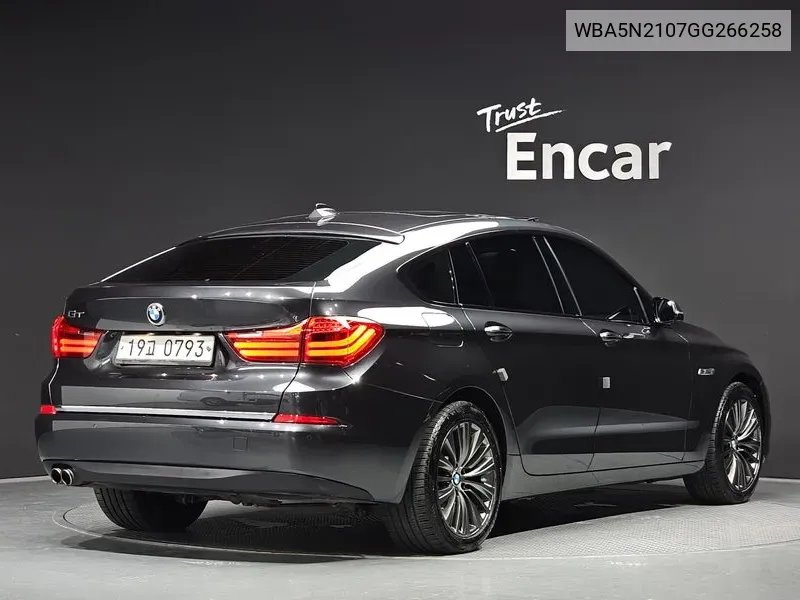 5 Series Gt (F07)Gt Ed Edition VIN: WBA5N2107GG266258 Lot: 37962612