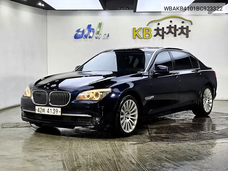 7 Series (F01) 740Li VIN: WBAKB4101BC923322 Lot: 39631842