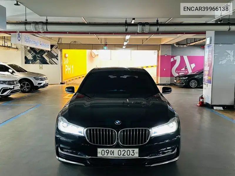 7 Series (G11) 740Li xDrive VIN: ENCAR39966138 Lot: 39966138
