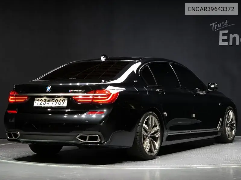 7 Series (G11) M760Li xDrive VIN: ENCAR39643372 Lot: 39643372