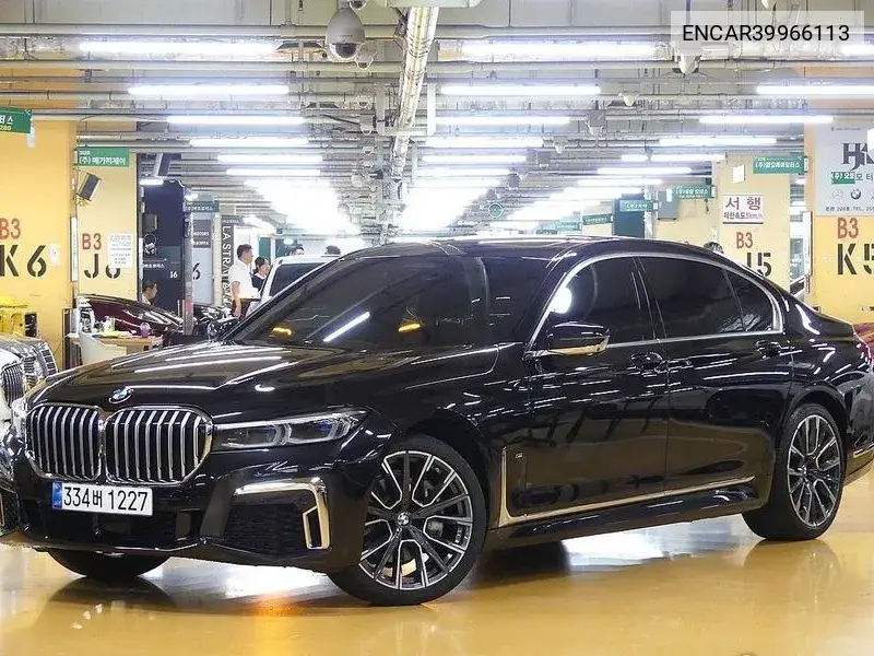 7 Series (G11) 740Li xDrive M Sports VIN: ENCAR39966113 Lot: 39966113