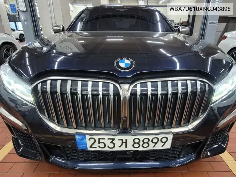 7 Series (G11) M760Li xDrive VIN: WBA7U610XNCJ43898 Lot: 39973662