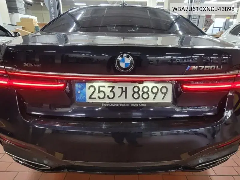 7 Series (G11) M760Li xDrive VIN: WBA7U610XNCJ43898 Lot: 39973662