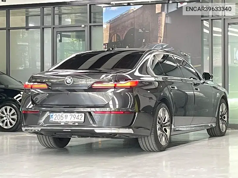 7 Series (G70) 740I Sdrive Design Pure Excellence VIN: ENCAR39633340 Lot: 39633340