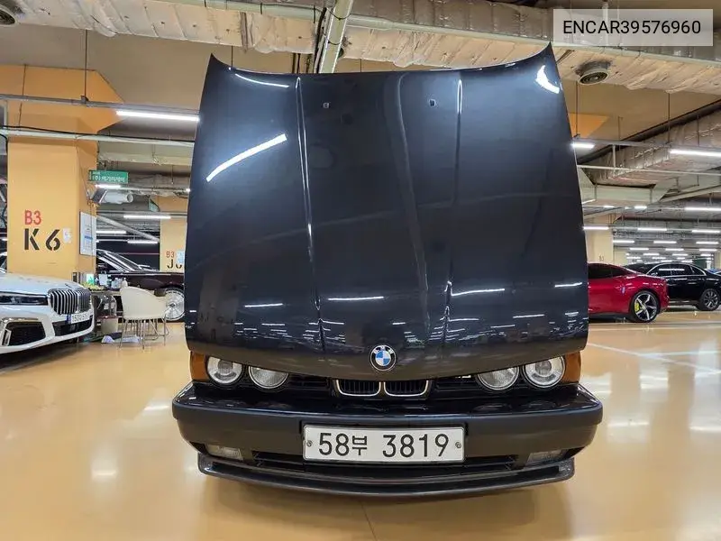 M5 (E34) M5 Sedan VIN: ENCAR39576960 Lot: 39576960