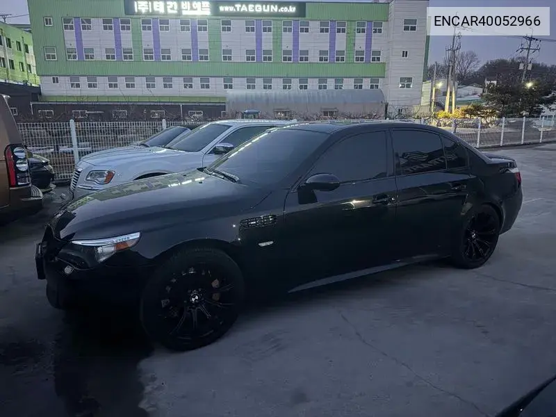 M5 (E60) M5 Sedan VIN: ENCAR40052966 Lot: 40052966