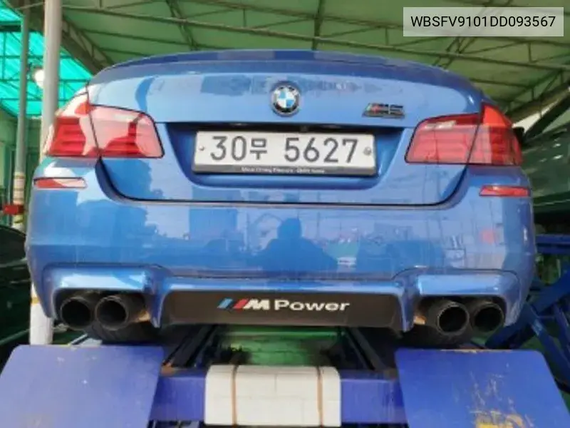 M5 (F10) M5 Sedan VIN: WBSFV9101DD093567 Lot: 39435458