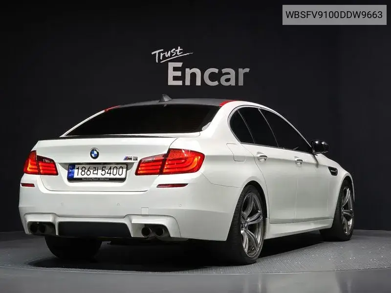 M5 (F10) M5 Sedan VIN: WBSFV9100DDW9663 Lot: 39847111
