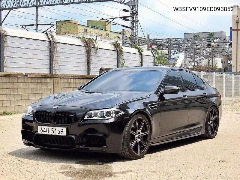 M5 (F10) M5 Sedan VIN: WBSFV9109ED093852 Lot: 39701018