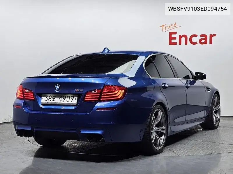 M5 (F10) M5 Sedan VIN: WBSFV9103ED094754 Lot: 39932890