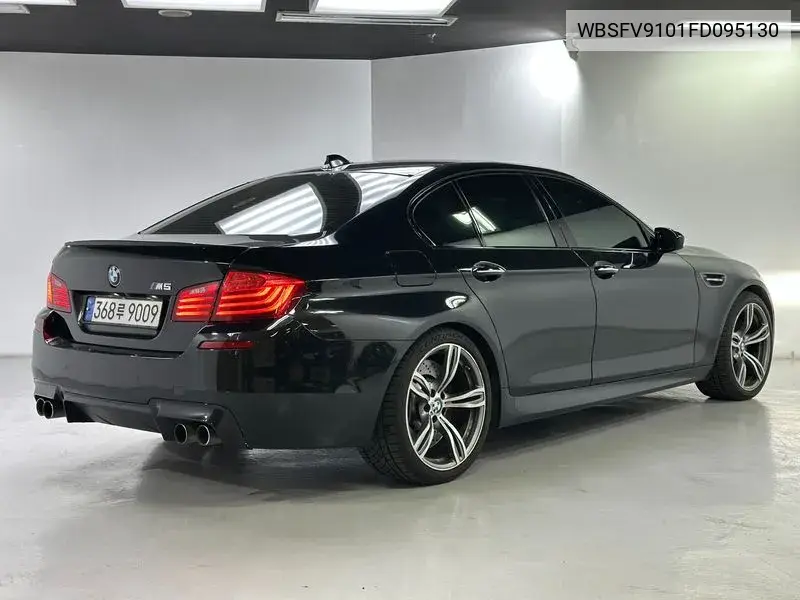 M5 (F10) M5 Sedan VIN: WBSFV9101FD095130 Lot: 39563297