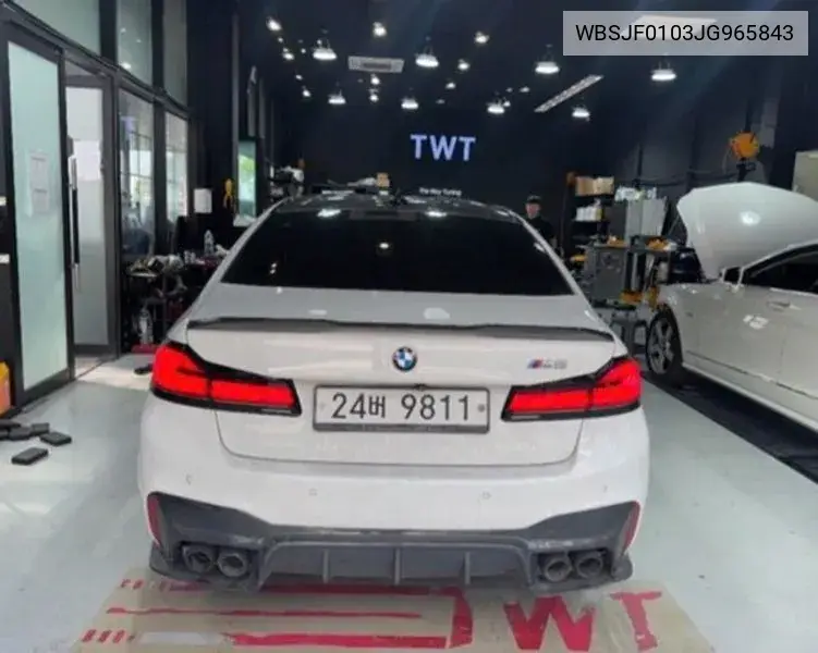 M5 (F90) M5 Sedan VIN: WBSJF0103JG965843 Lot: 39844183