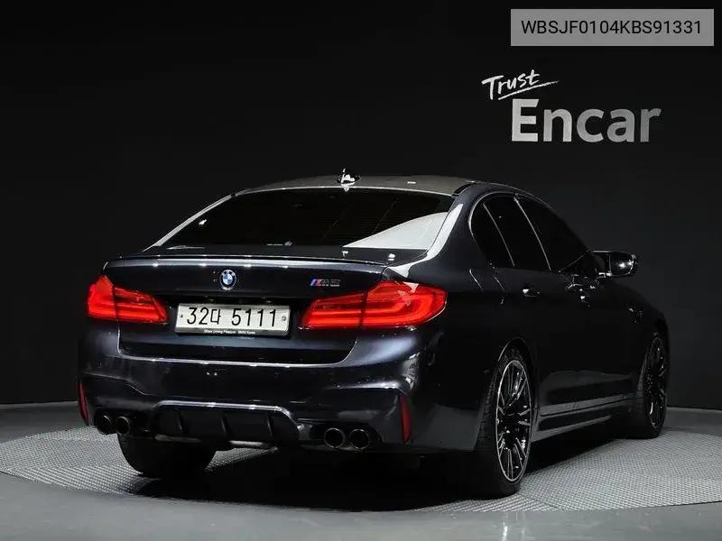 M5 (F90) M5 Sedan VIN: WBSJF0104KBS91331 Lot: 39403182