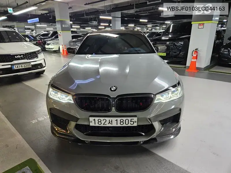 M5 (F90) M5 Sedan VIN: WBSJF0103LCD44163 Lot: 39354051