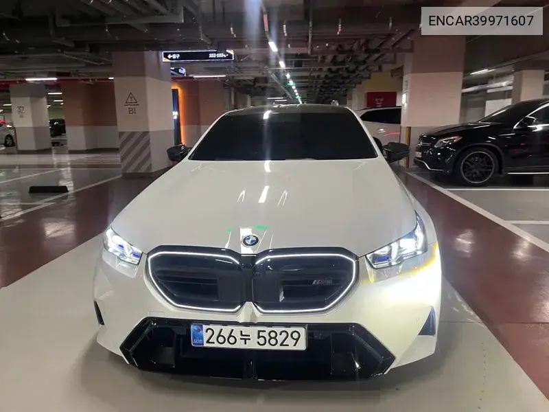 M5 (G90) M5 Sedan VIN: ENCAR39971607 Lot: 39971607