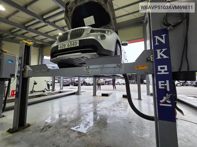 X1 (E84) xDrive 23D VIN: WBAVP5103AVM69811 Lot: 39980461