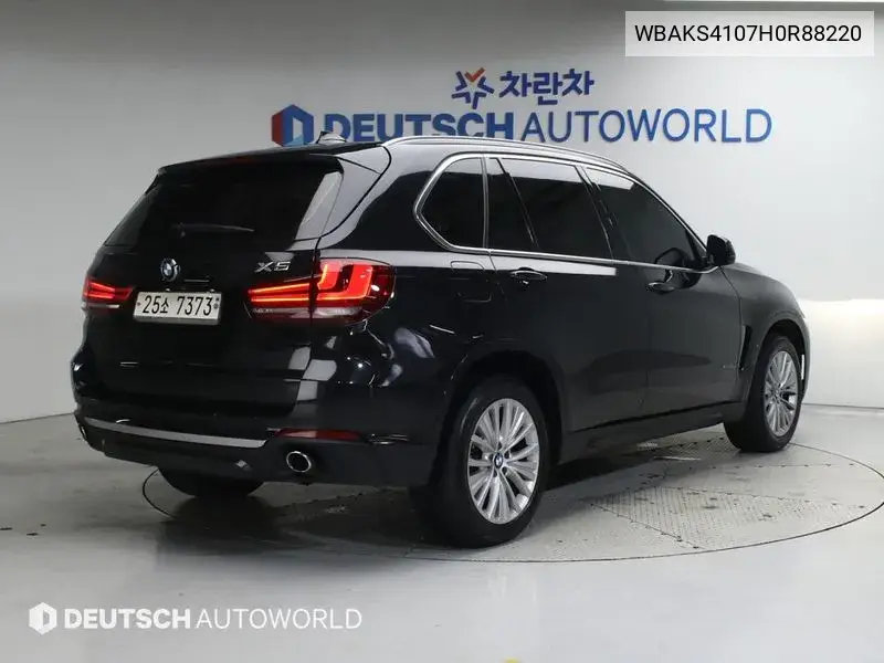 X5 (F15) xDrive 30D VIN: WBAKS4107H0R88220 Lot: 40118098