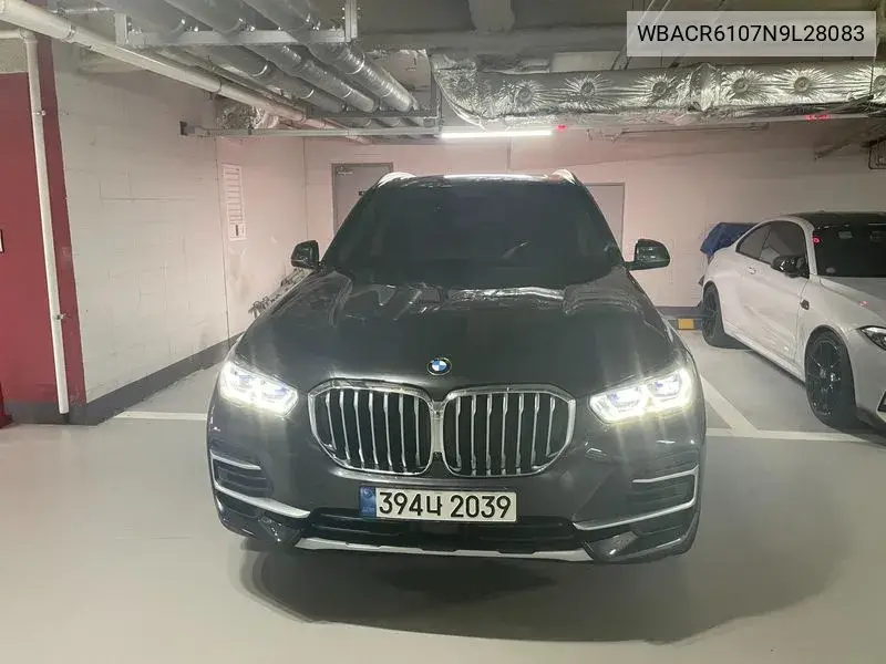 X5 (G05) xDrive 40I Xline VIN: WBACR6107N9L28083 Lot: 39985019