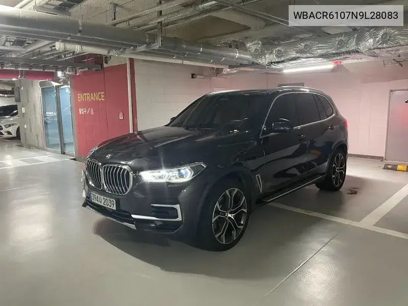 X5 (G05) xDrive 40I Xline VIN: WBACR6107N9L28083 Lot: 39985019