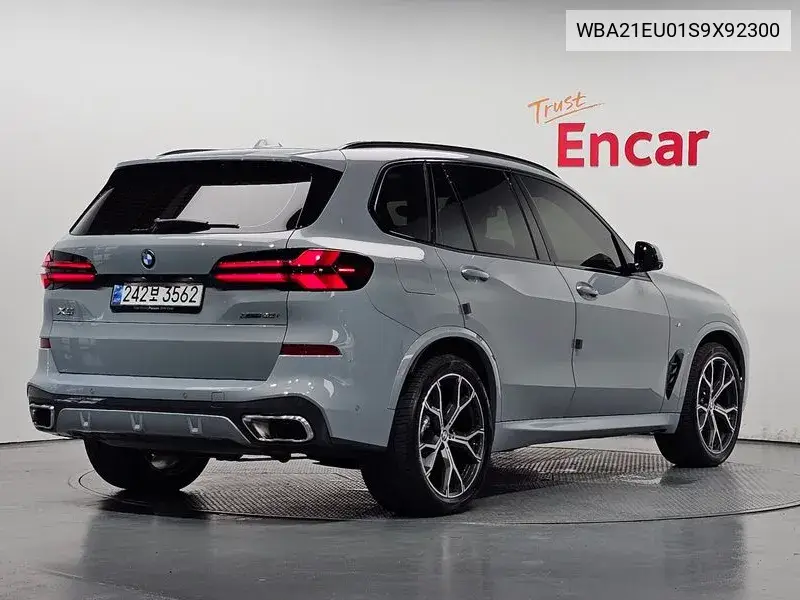 X5 (G05) xDrive 40I M Sports VIN: WBA21EU01S9X92300 Lot: 40008895