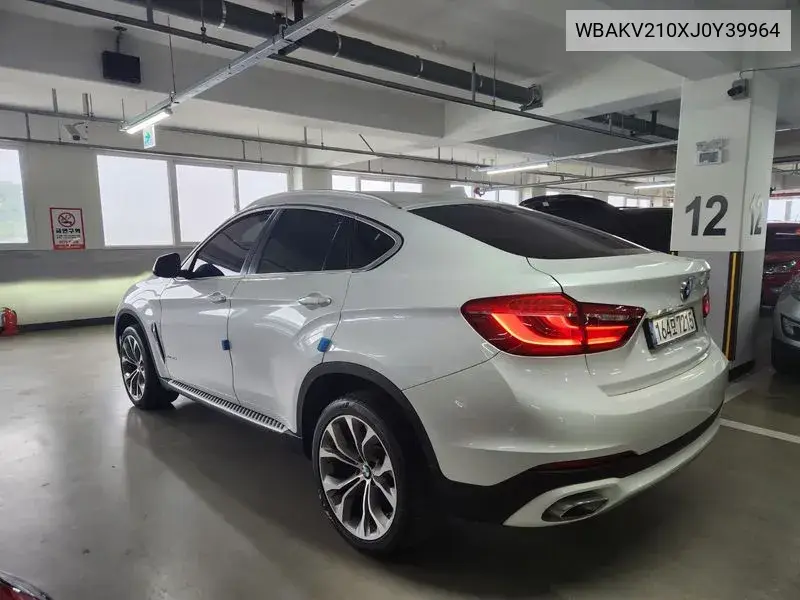 X6 (F16) xDrive 30D VIN: WBAKV210XJ0Y39964 Lot: 39605505