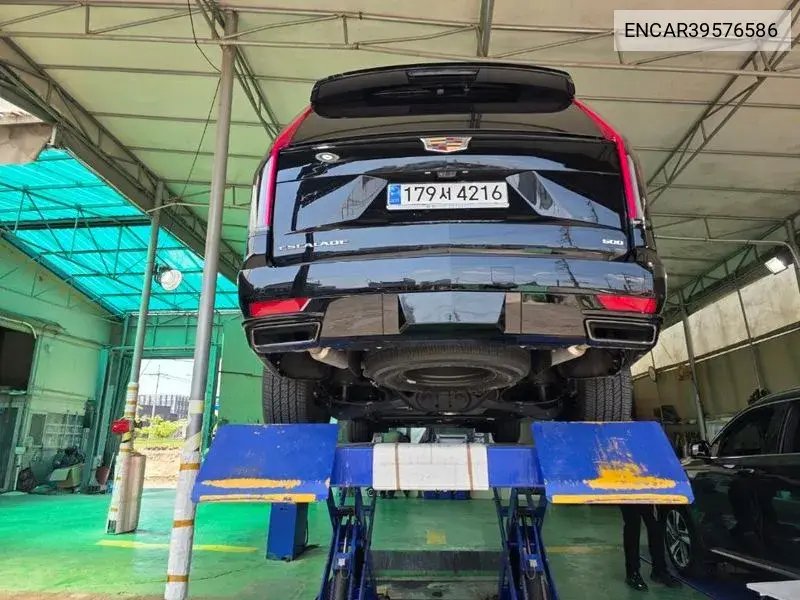Escalade 5Th Generation 6.2 Esv Esv Premium Luxury Platinum VIN: ENCAR39576586 Lot: 39576586