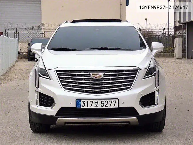 Xt5 3.6 Platinum Awd VIN: 1GYFN9RS7HZ174847 Lot: 39577047