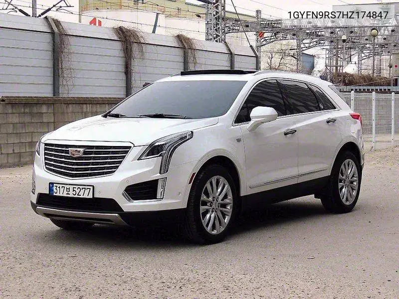 Xt5 3.6 Platinum Awd VIN: 1GYFN9RS7HZ174847 Lot: 39577047