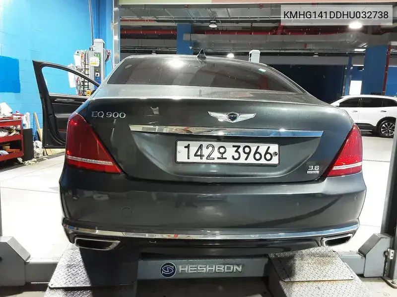 Eq900 3.8 Gdi Awd Luxury VIN: KMHG141DDHU032738 Lot: 39968131