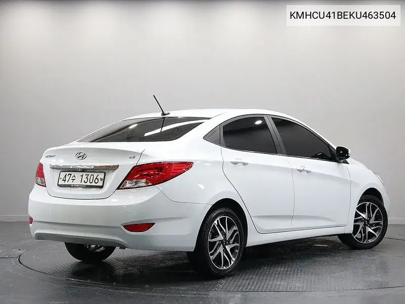 Accent (New) 1.4 Vvt Premium VIN: KMHCU41BEKU463504 Lot: 39633361
