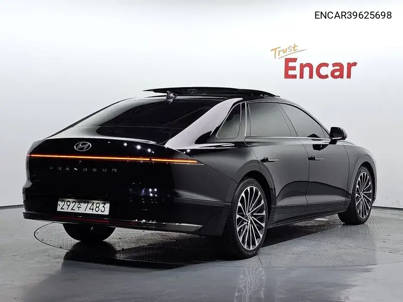 Grandeur (Gn7) 3.5 Gasoline 2Wd Calligraphy VIN: ENCAR39625698 Lot: 39625698
