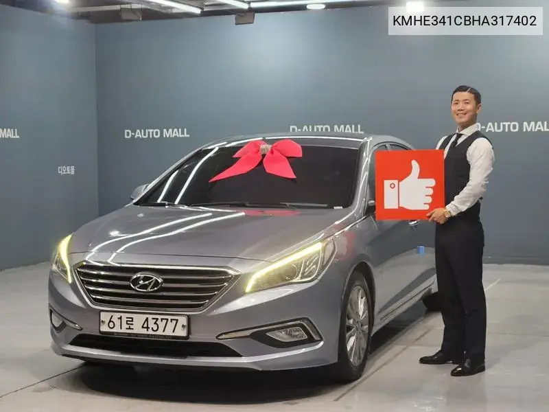 Lf Sonata 2.0 Smart VIN: KMHE341CBHA317402 Lot: 40001049