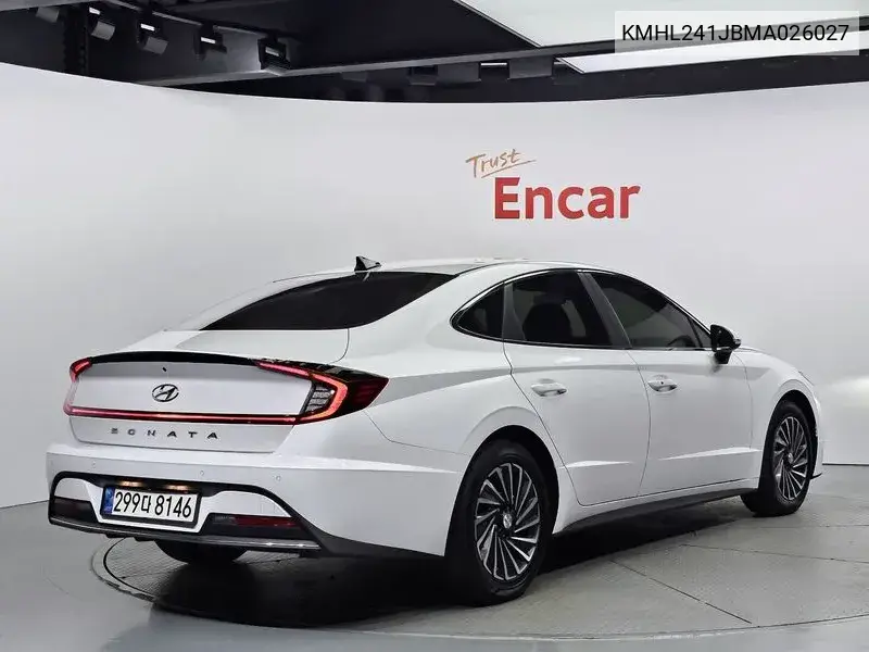 Sonata Hybrid (Dn8) Premium Family VIN: KMHL241JBMA026027 Lot: 39633648
