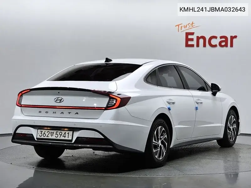 Sonata Hybrid (Dn8) Premium VIN: KMHL241JBMA032643 Lot: 39636496