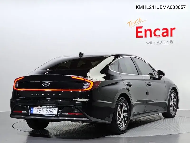 Sonata Hybrid (Dn8) Premium VIN: KMHL241JBMA033057 Lot: 39637554