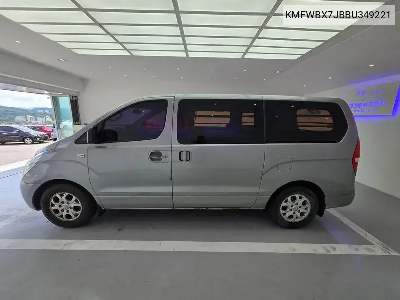 Grand Starex 3 -Seater Van Cvx Luxury VIN: KMFWBX7JBBU349221 Lot: 39979542