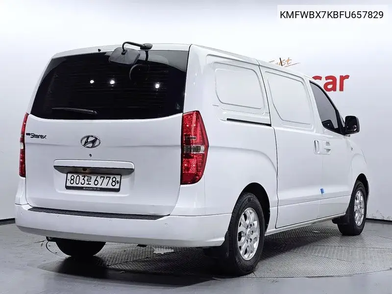 Grand Starex 3 -Seater Van Cvx Luxury VIN: KMFWBX7KBFU657829 Lot: 39973599