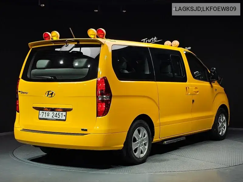 The New Grand Starex 12 -Seater Lpi Smart VIN: LAGKSJD;LKFOEW809 Lot: 39973274