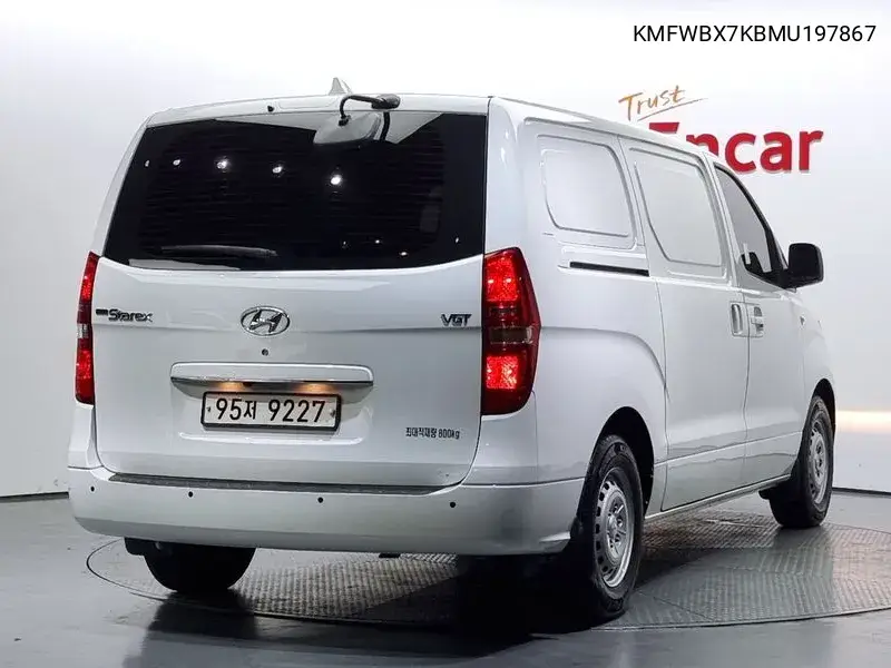 The New Grand Starex Van 3 -Seater Style VIN: KMFWBX7KBMU197867 Lot: 39973438