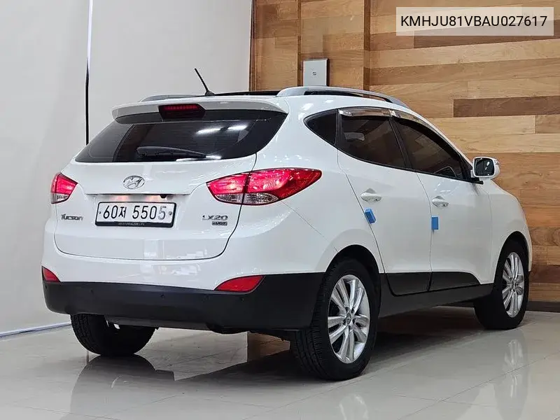 Tucson Ix Diesel 2Wd Lx20 Luxury VIN: KMHJU81VBAU027617 Lot: 39953477