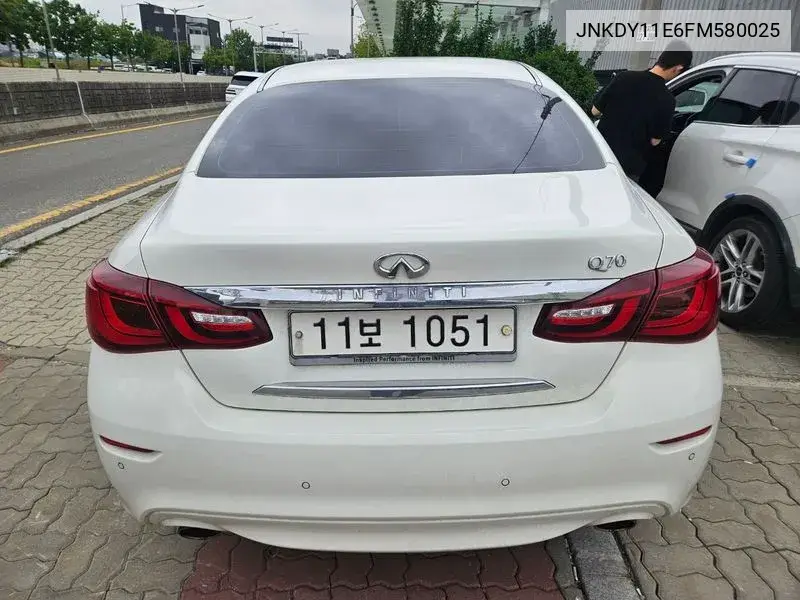 Q70 3.0D VIN: JNKDY11E6FM580025 Lot: 39683190