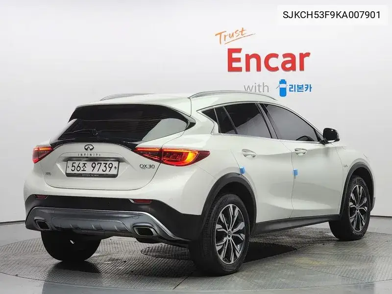 Qx30 2.0 Essential Awd VIN: SJKCH53F9KA007901 Lot: 39990112
