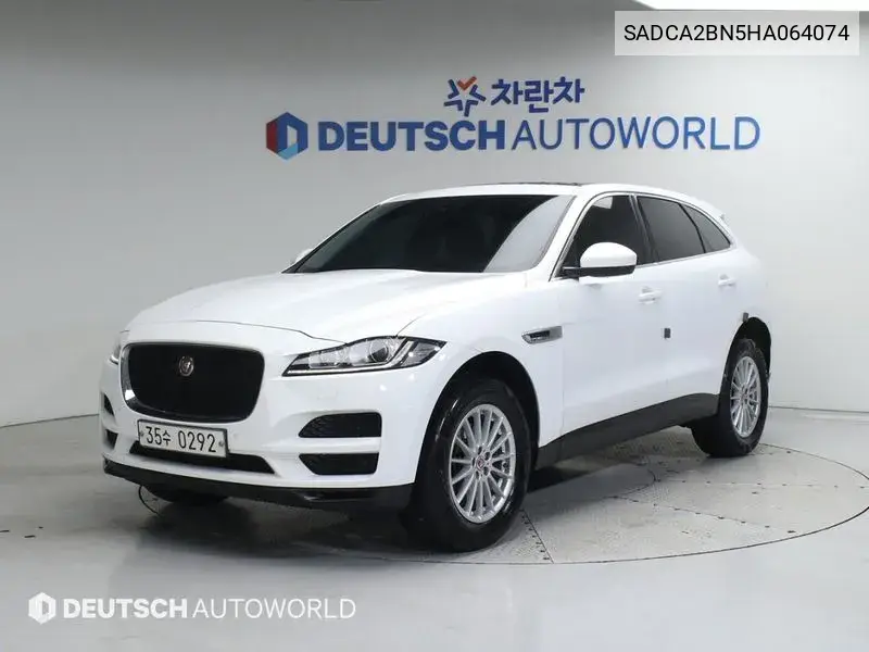 F-Pace 20D Prestige VIN: SADCA2BN5HA064074 Lot: 39479341