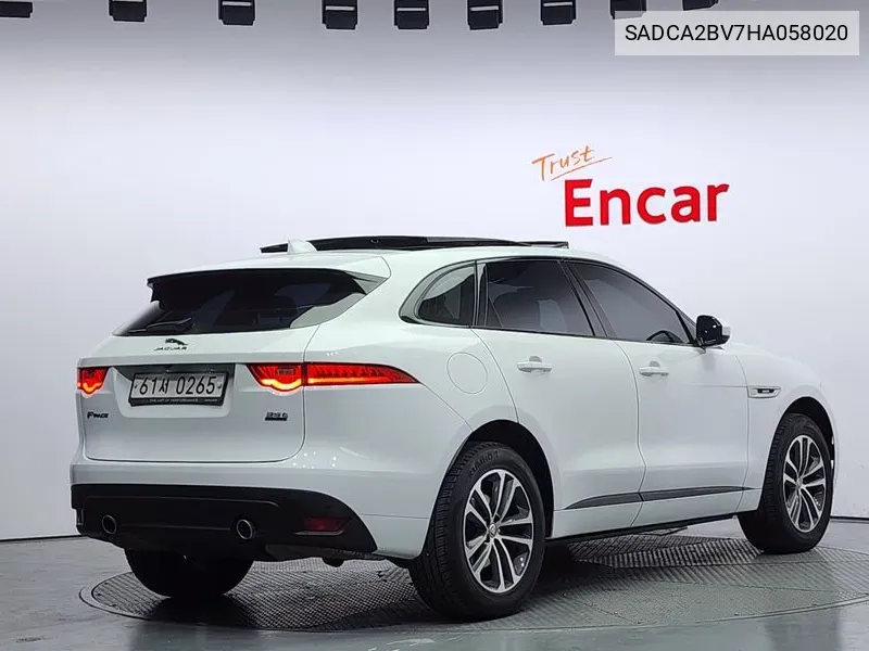 F-Pace 35T R-Sport VIN: SADCA2BV7HA058020 Lot: 37265418