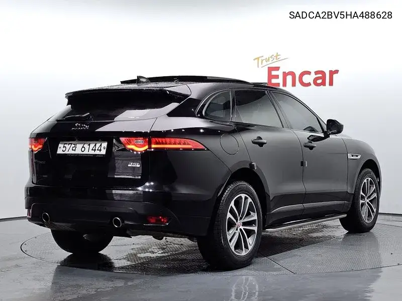 F-Pace 35T R-Sport VIN: SADCA2BV5HA488628 Lot: 39592570
