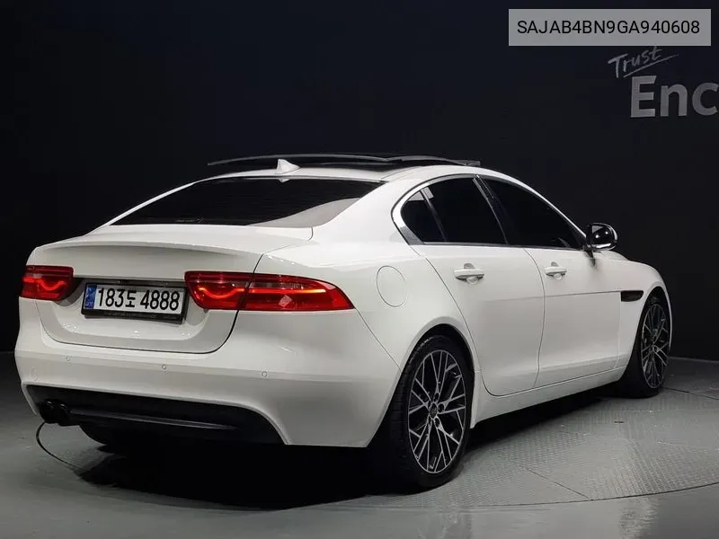 Xe20D Portfolio VIN: SAJAB4BN9GA940608 Lot: 38292265
