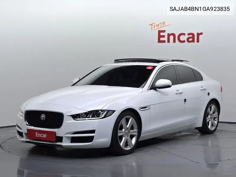 Xe 20D Portfolio VIN: SAJAB4BN1GA923835 Lot: 40062222