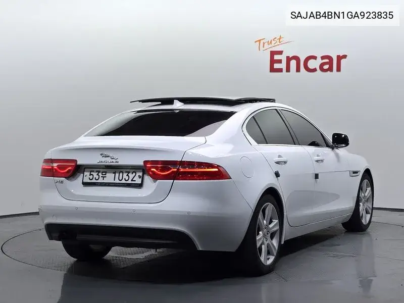 Xe 20D Portfolio VIN: SAJAB4BN1GA923835 Lot: 40062222