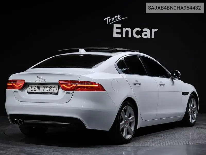 Xe 20D Portfolio VIN: SAJAB4BN0HA954432 Lot: 39067823