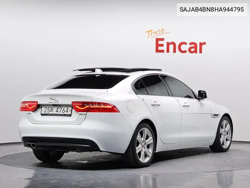 Xe 20D Portfolio VIN: SAJAB4BN8HA944795 Lot: 39504831
